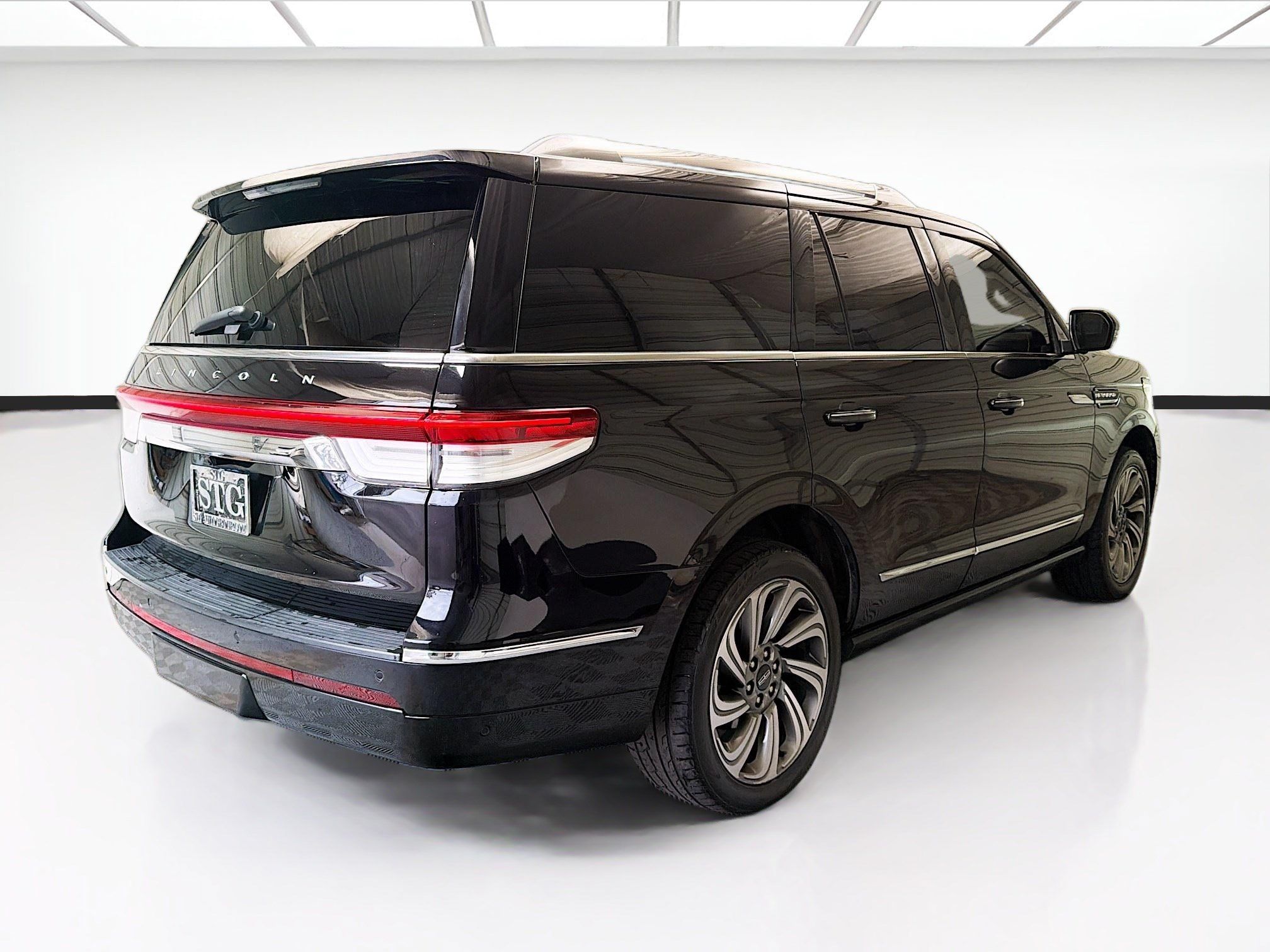 Used 2022 Lincoln Navigator Reserve AWD/4WD image 4