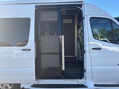 Used 2022 Mercedes-Benz Sprinter 144 Cargo image 20