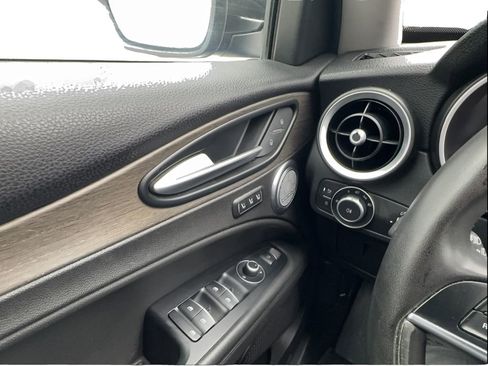 Used 2019 Alfa Romeo Stelvio Ti w/ Nero Edizione image 45