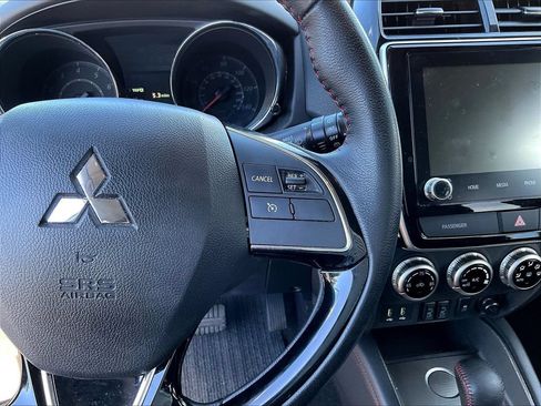Used 2022 Mitsubishi Outlander Sport LE FWD image 12