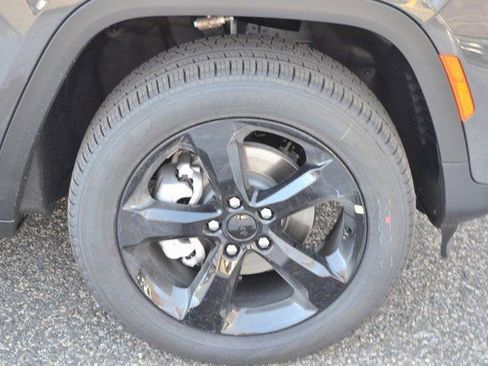 New 2025 Jeep Grand Cherokee Limited w/ Black Appearance Package image 9