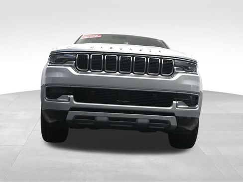 Used 2024 Jeep Wagoneer L Series II w/ Flexible Seating Group AWD/4WD image 32