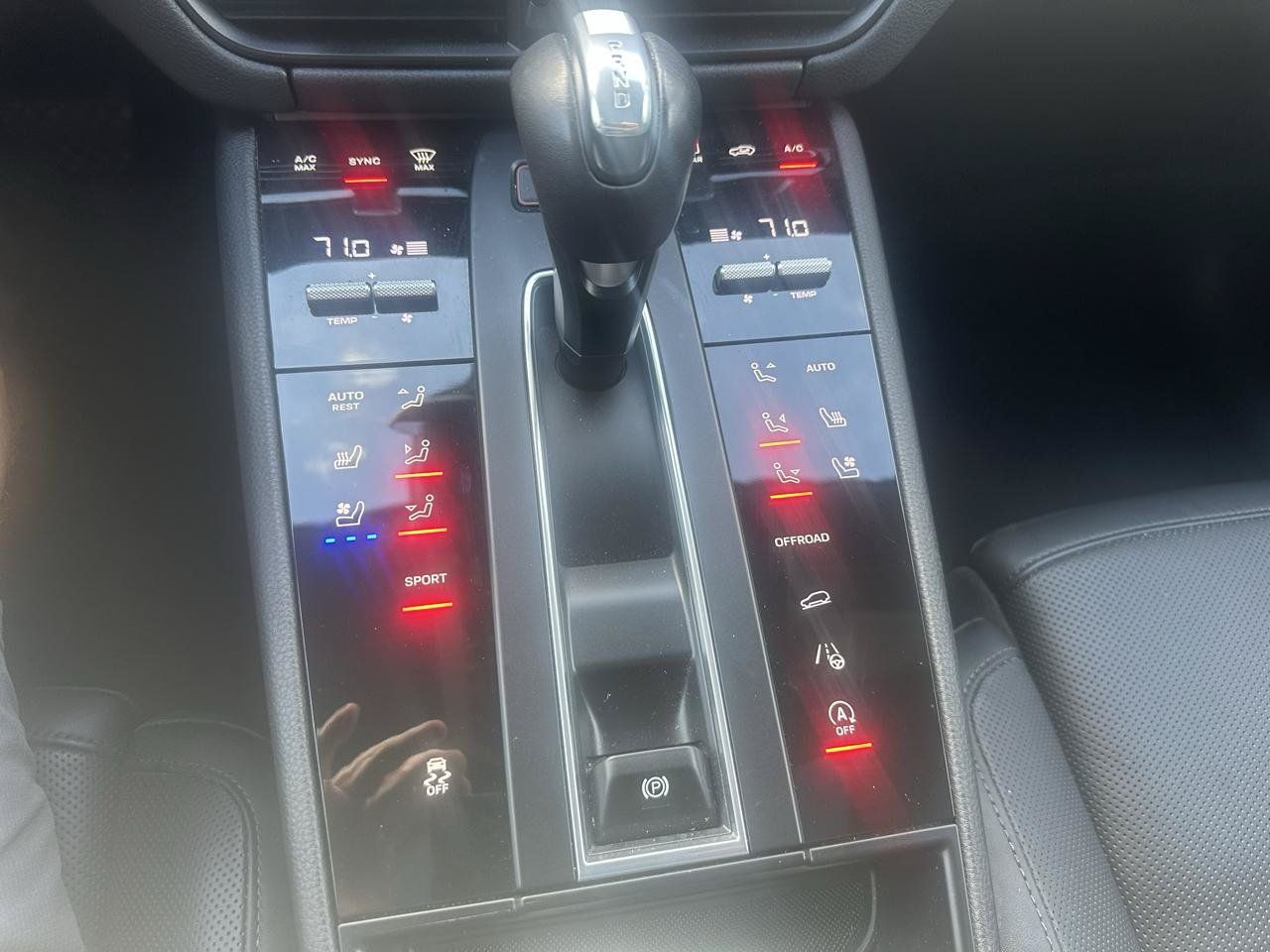 Used 2023 Porsche Macan AWD/4WD image 21