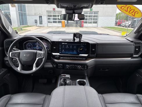 Used 2025 Chevrolet Silverado 1500 LT Trail Boss w/ Convenience Package II AWD/4WD image 11