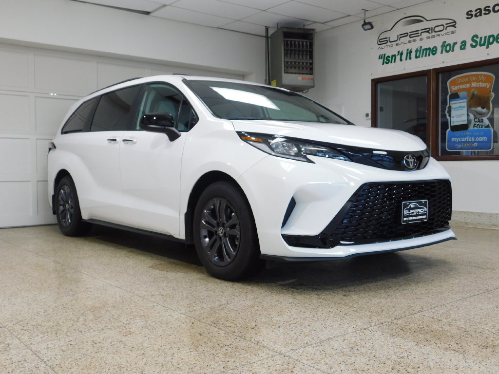 Used 2026 Toyota Sienna XSE AWD/4WD image 3