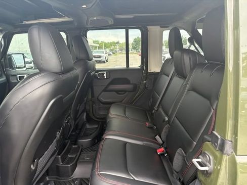 Used 2024 Jeep Wrangler Unlimited Rubicon AWD/4WD image 16