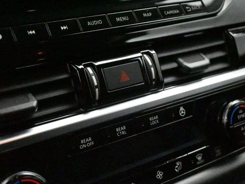 Used 2022 Nissan Pathfinder SL w/ SL Black Package image 7