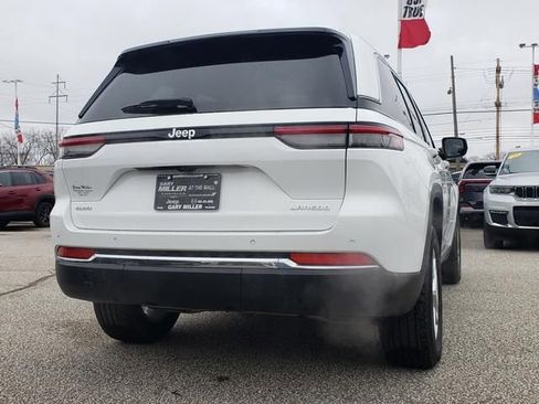 Used 2024 Jeep Grand Cherokee Laredo X w/ Luxury Tech Group I image 3