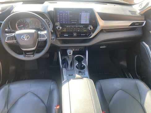 Used 2022 Toyota Highlander Platinum image 20