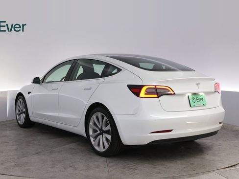Used 2020 Tesla Model 3 Standard Range RWD image 17