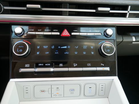 Used 2025 Hyundai Santa Fe Calligraphy AWD/4WD image 23