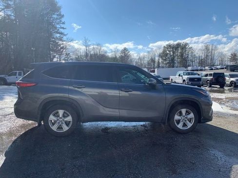 Used 2023 Toyota Highlander LE image 29