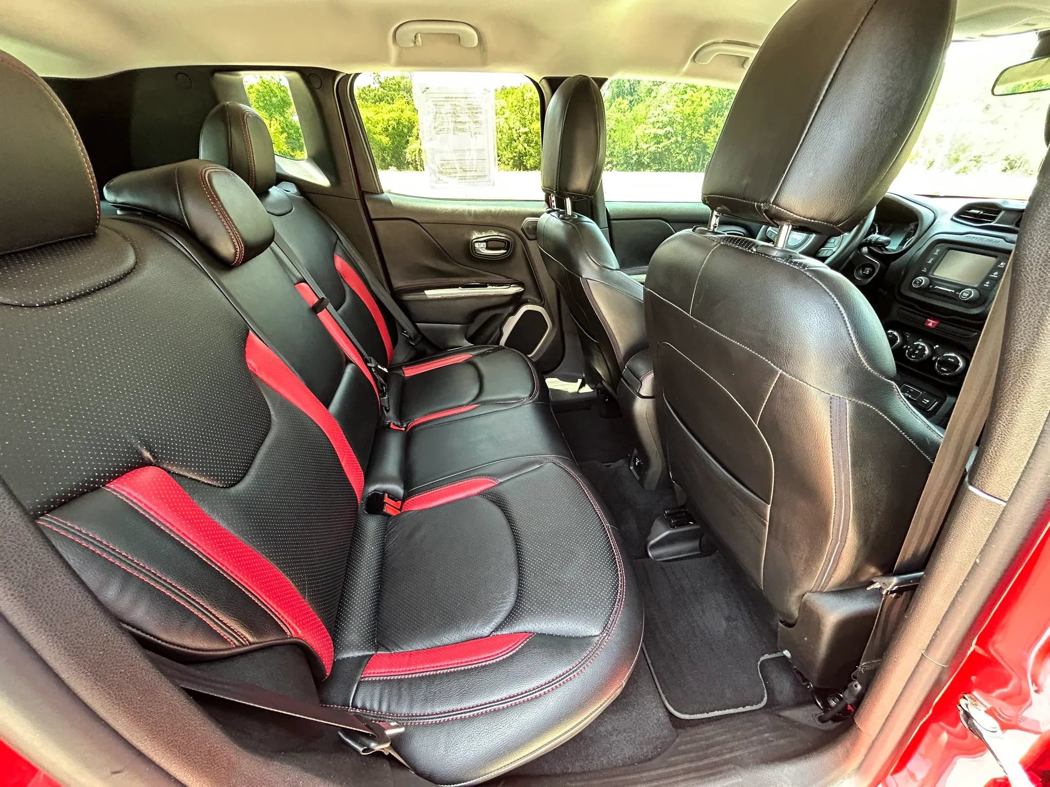 Used 2015 Jeep Renegade Latitude w/ Popular Equipment Group FWD image 12
