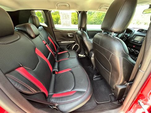 Used 2015 Jeep Renegade Latitude w/ Popular Equipment Group FWD image 12