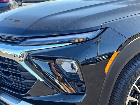 Used 2025 Chevrolet TrailBlazer LT image 8