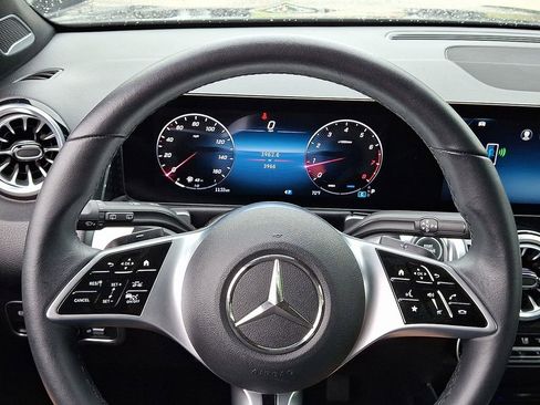 Used 2024 Mercedes-Benz GLB 250 4MATIC image 21