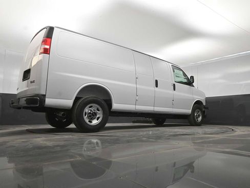 New 2026 GMC Savana 3500 Extended RWD image 33