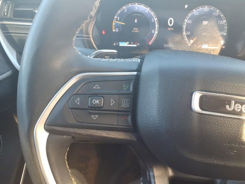 Used 2023 Jeep Grand Cherokee L Limited w/ Luxury Tech Group II image 16