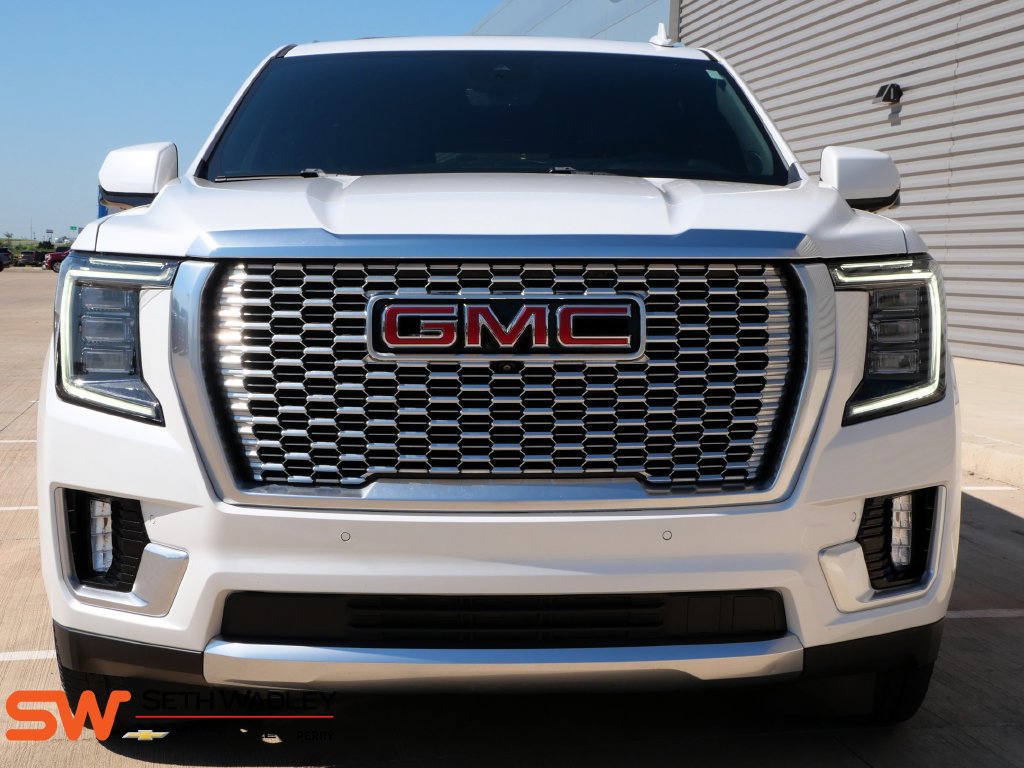 Used 2023 GMC Yukon XL Denali w/ Denali Reserve Package AWD/4WD image 4