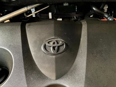 Used 2025 Toyota RAV4 XLE AWD/4WD image 31
