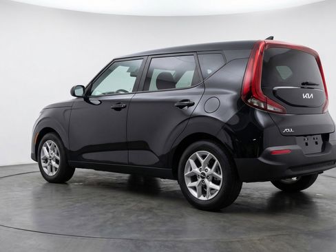 Used 2025 Kia Soul LX w/ LX Technology Package image 6