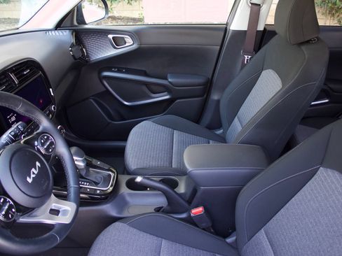 Used 2025 Kia Soul EX FWD image 14