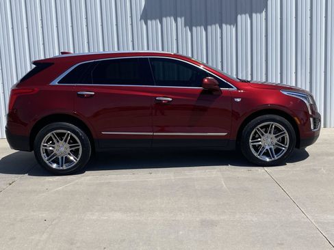 Used 2017 Cadillac XT5 Luxury w/ Driver Awareness Package FWD image 9
