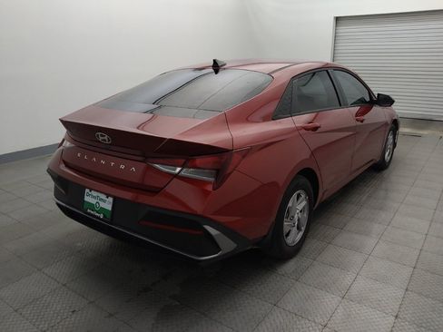 Used 2025 Hyundai Elantra SE FWD image 9