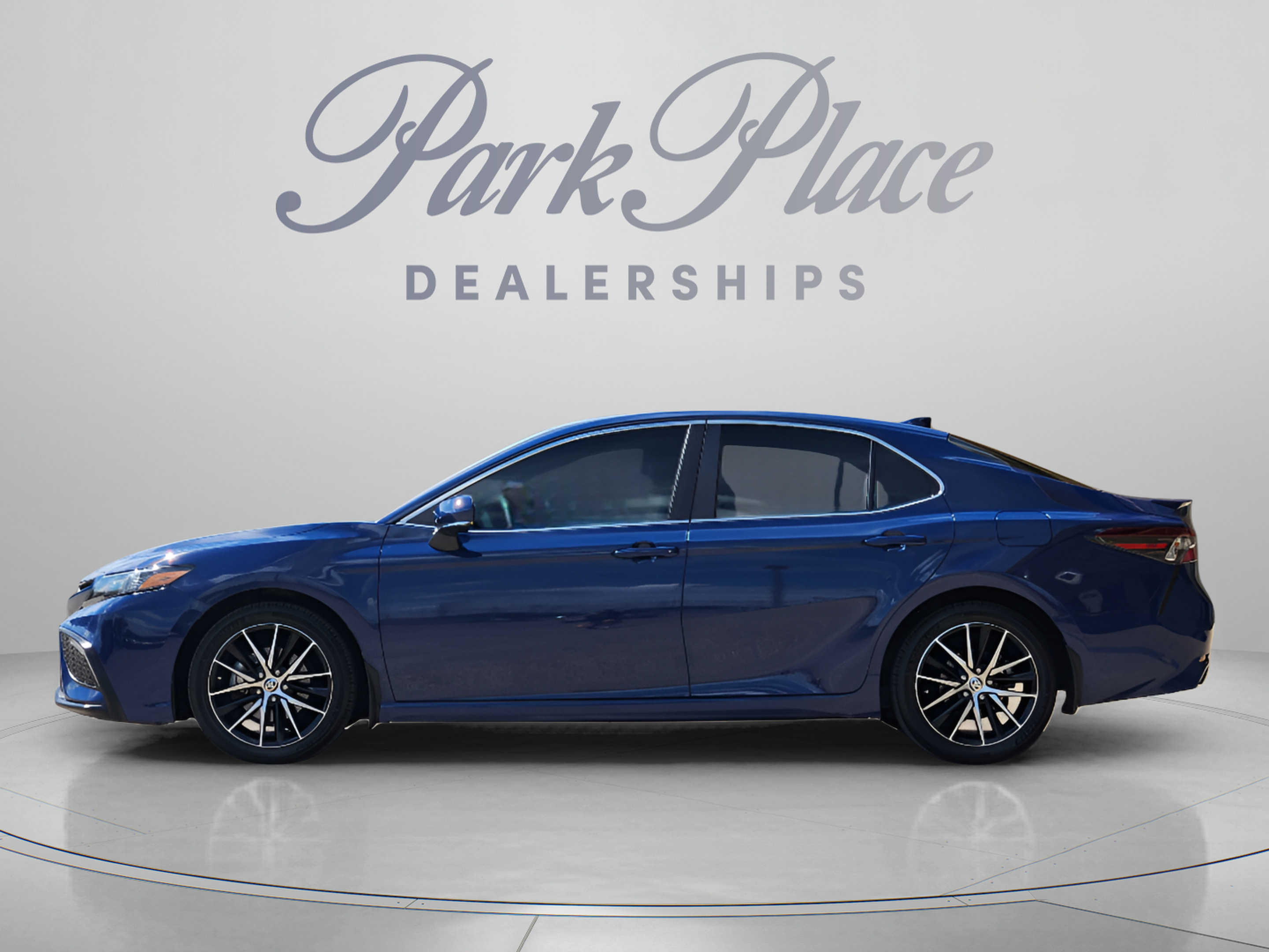 Used 2024 Toyota Camry SE FWD image 2