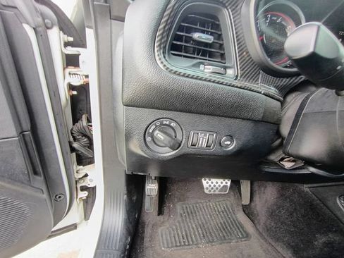 Used 2018 Dodge Challenger SXT RWD image 15