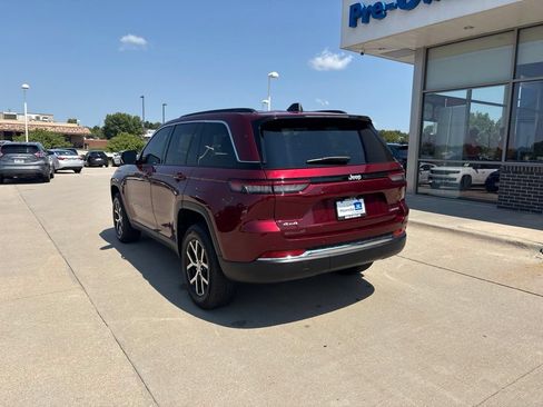 Used 2025 Jeep Grand Cherokee Limited AWD/4WD image 7