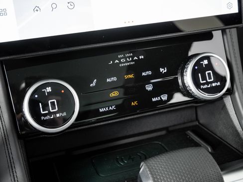 Used 2025 Jaguar F-PACE SVR AWD/4WD image 16
