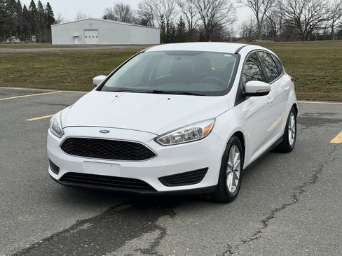 Used 2016 Ford Focus SE FWD image 3