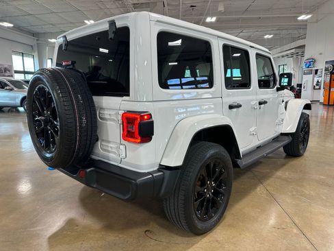 Used 2022 Jeep Wrangler Unlimited Sahara image 8