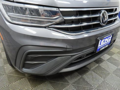 Used 2022 Volkswagen Tiguan SE image 41