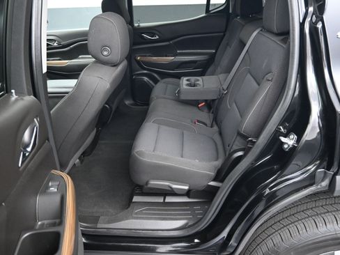 Certified 2023 GMC Acadia SLE image 23