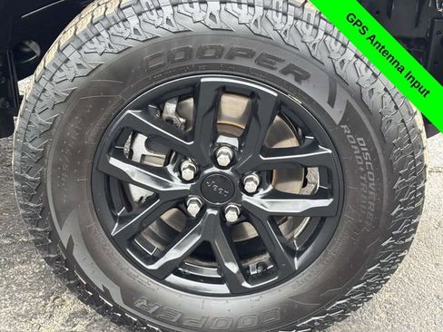 Used 2023 Jeep Gladiator Sport image 31