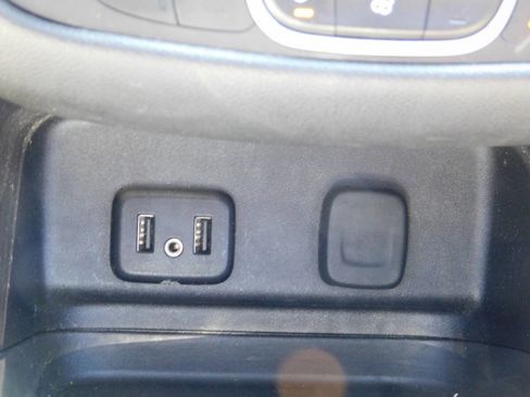 Used 2018 Chevrolet Equinox LT w/ Sun & Infotainment Package FWD image 17