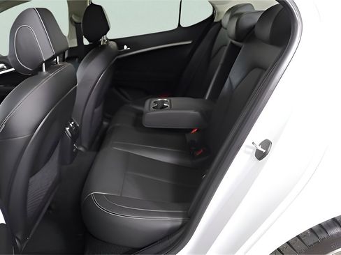 Used 2023 Genesis G70 2.0T image 13