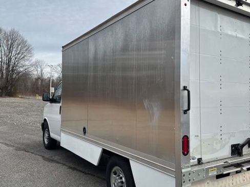 Used 2023 Chevrolet Express 3500 w/ Power Convenience Package image 8