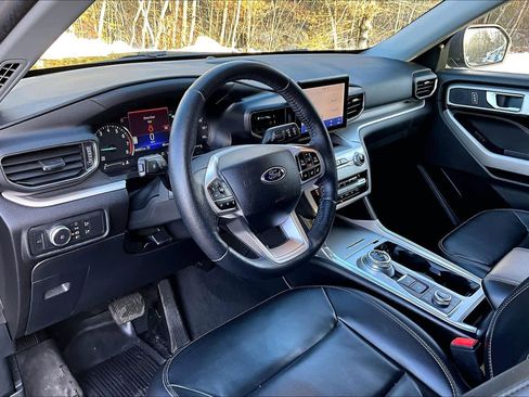 Used 2021 Ford Explorer XLT w/ Equipment Group 202A image 17