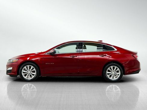 Used 2019 Chevrolet Malibu LT w/ Leather Package FWD image 2