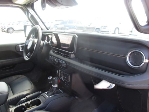 New 2026 Jeep Gladiator Sport image 37