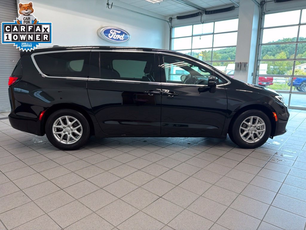 Used 2025 Chrysler Pacifica Select FWD image 20