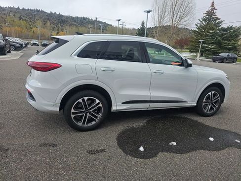 Used 2025 Audi Q5 Premium Plus w/ Premium Plus AWD/4WD image 4