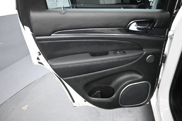 Used 2020 Jeep Grand Cherokee Overland AWD/4WD image 24