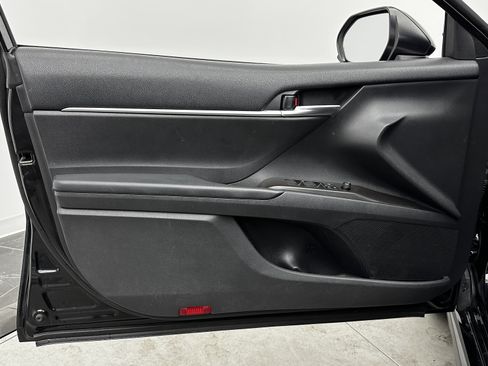 Used 2021 Toyota Camry SE image 10