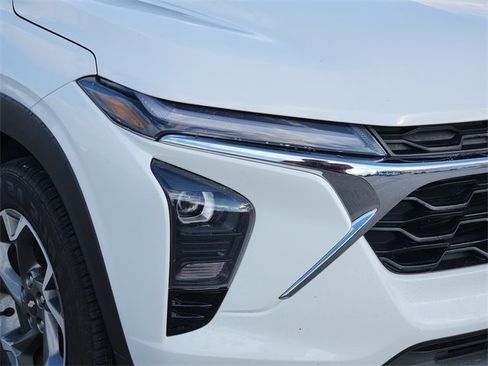 Used 2024 Chevrolet Trax LT image 9