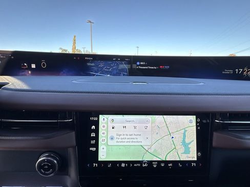 New 2025 Lincoln Navigator Reserve AWD/4WD image 18