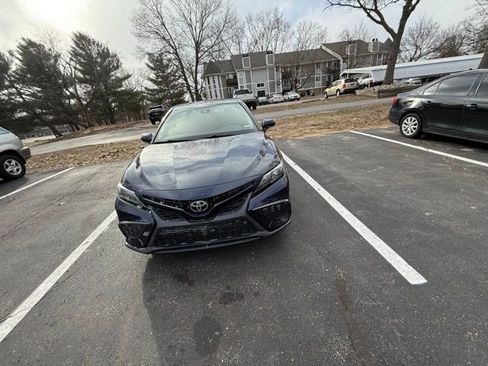 Used 2022 Toyota Camry SE w/ Carpet Mat Package (TMS) image 3